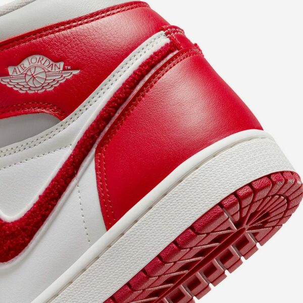 Air Jordan 1 Retro High OG "Varsity Red" - Зображення 8