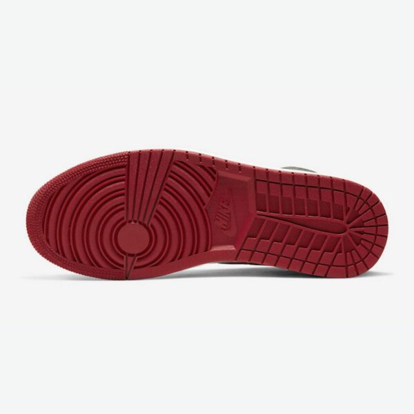 Air Jordan 1 Retro High OG 'Bloodline' - Зображення 6