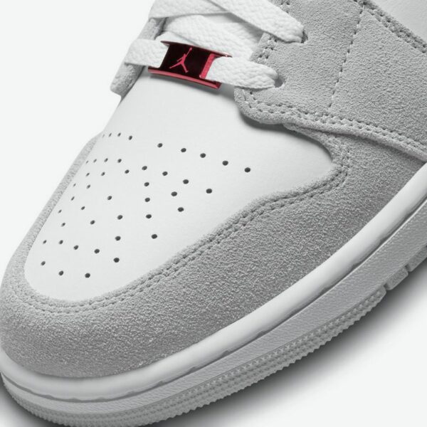 Air Jordan 1 Low SE 'Light Smoke Grey Gym Red' - Зображення 7