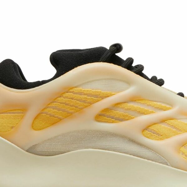 adidas Yeezy 700 V3 'Mono Safflower' - Зображення 3