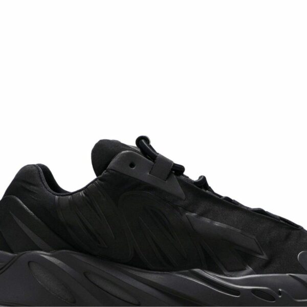 adidas Yeezy Boost 700 MNVN 'Triple Black' - Зображення 4
