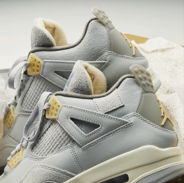 Air Jordan 4 Photon Dust