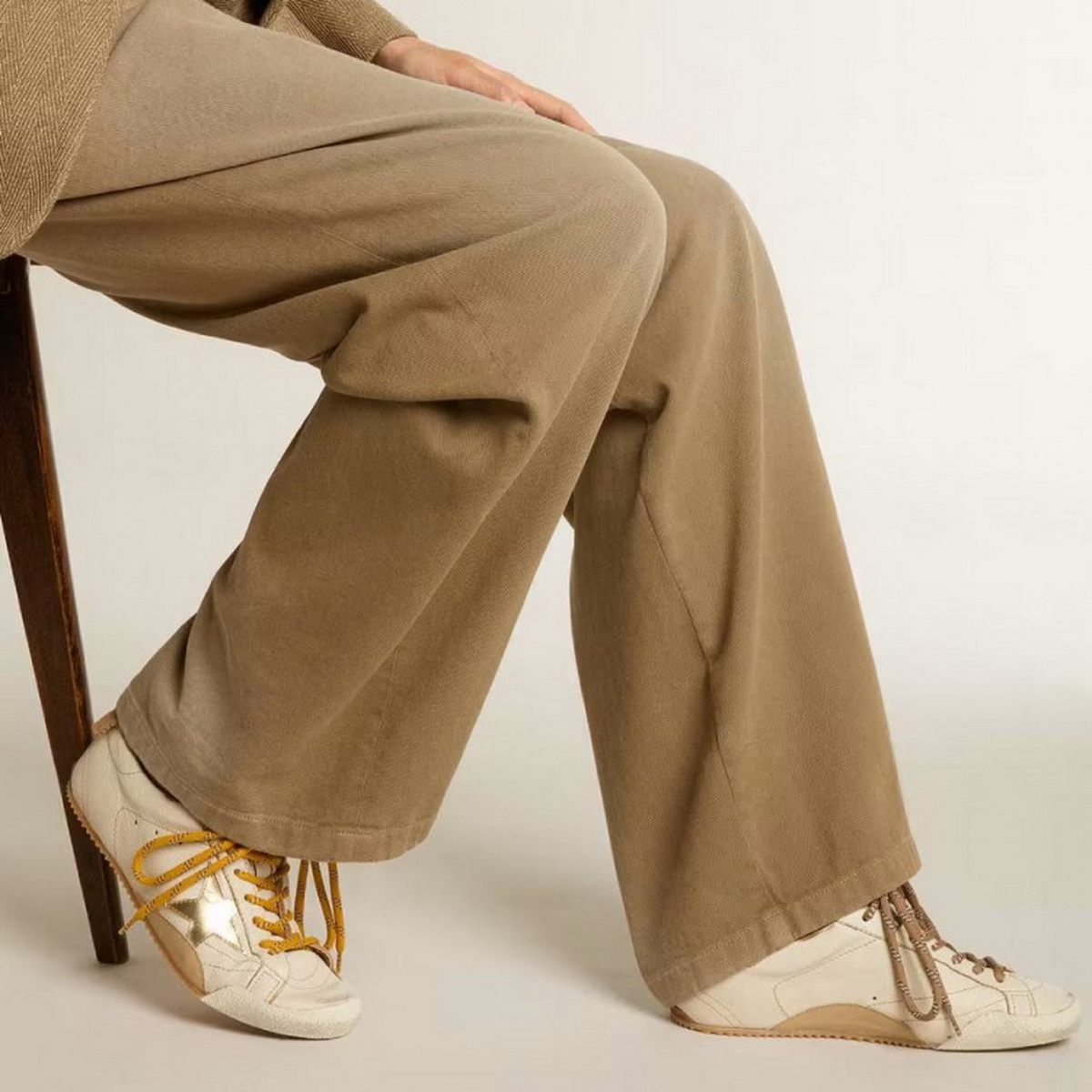 Women's True-Star in white nappa leather with gold star and beige suede heel tab - Зображення 5
